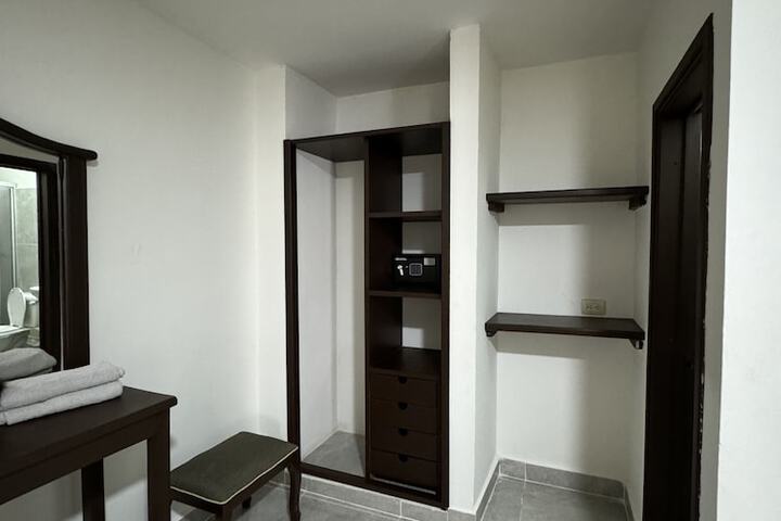 Room 30 of 65