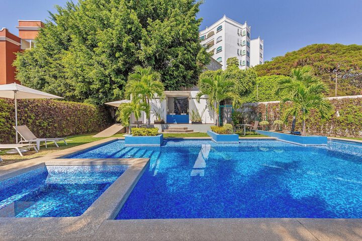 Pool Hotel