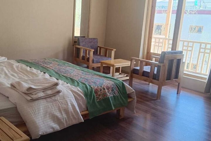 Room 3 of 7
