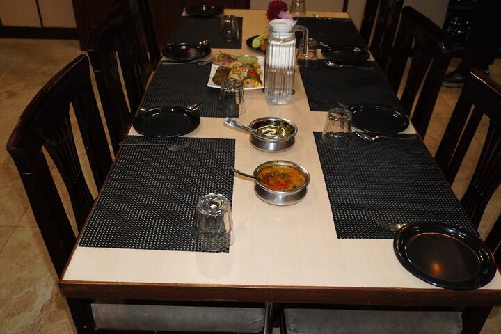 Dining 30 of 77