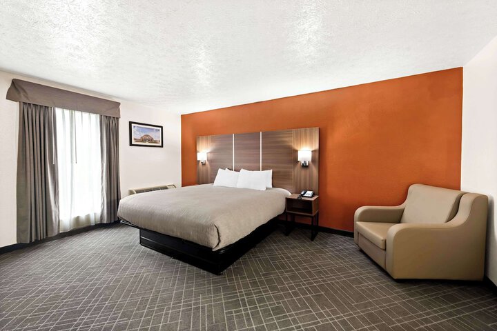 Standard | King Bed (19 of 26)