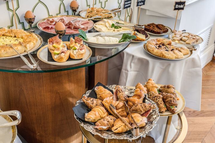 Breakfast/Coffee Service 88 of 116
