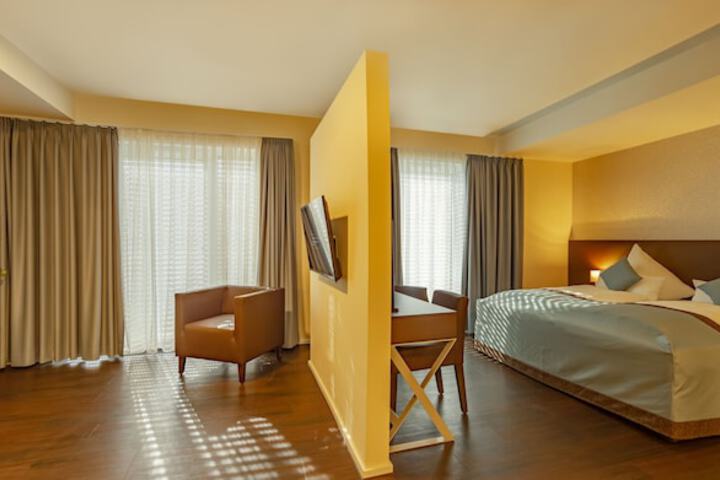 Room 9 of 43
