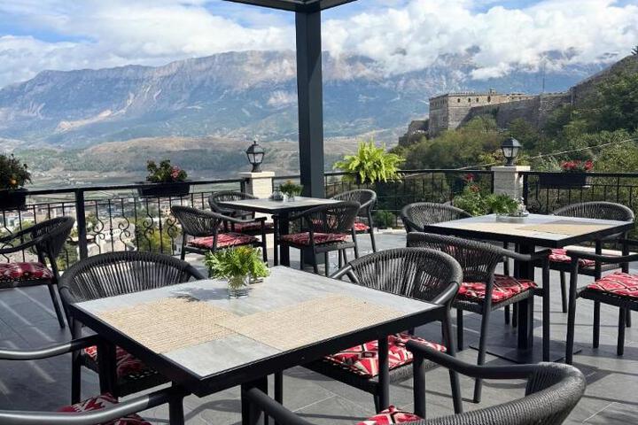 Castle Hotel