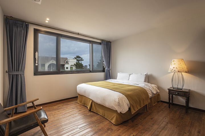 Room 8 of 226