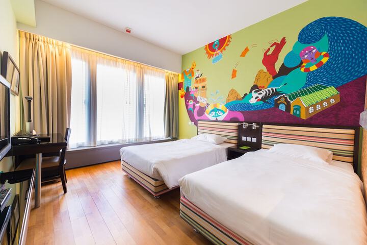 Room 44 of 107