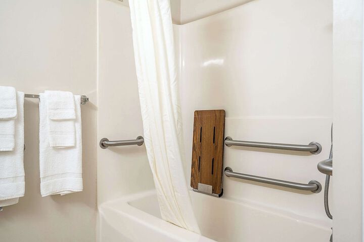 Efficiency Double Bed Accessible (19 of 20)