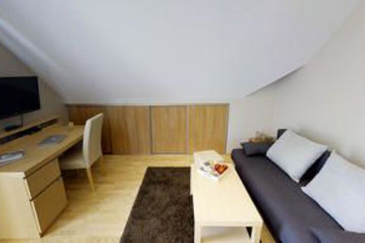 Room 14 of 38