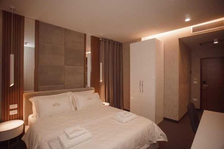 Room 6 of 54