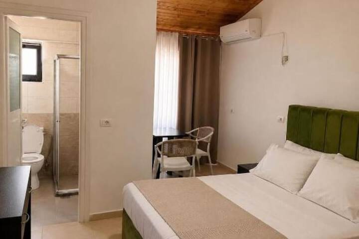 Room 10 of 20
