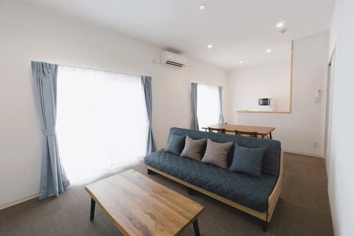 Room 10 of 12