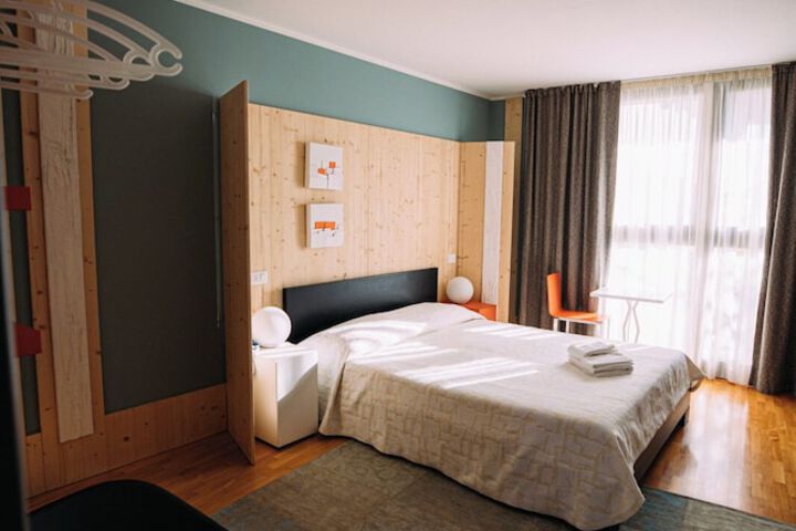 Room 8 of 55