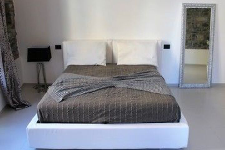 Room 8 of 20