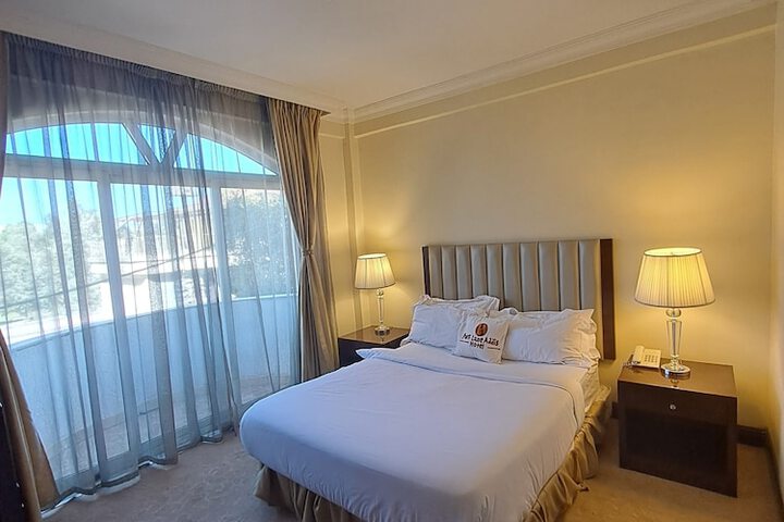 Room 6 of 28