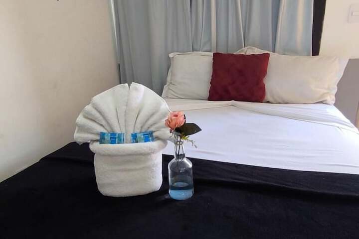 Room 4 of 16