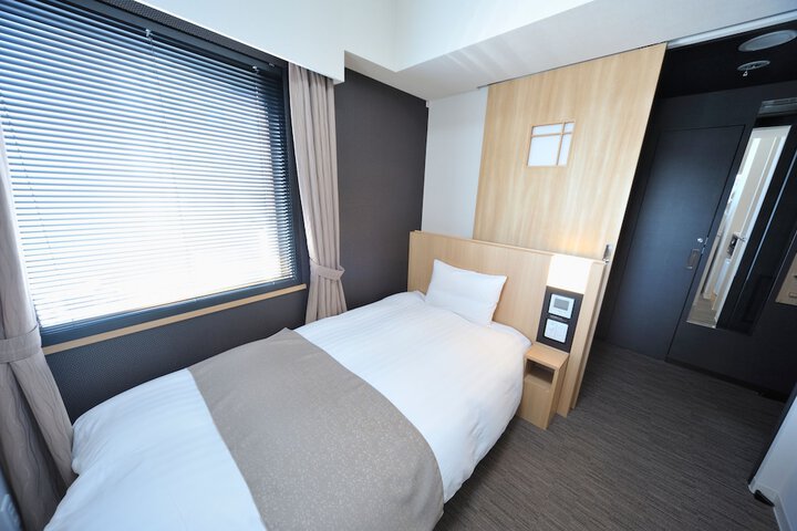 Room 16 of 144