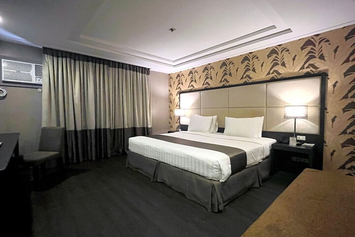 Room 10 of 26