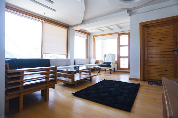 Room 6 of 25