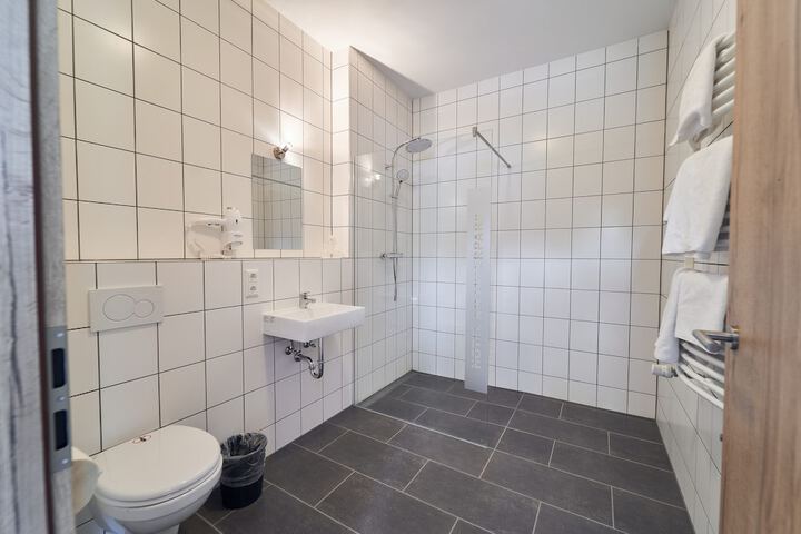 Room 8 of 23