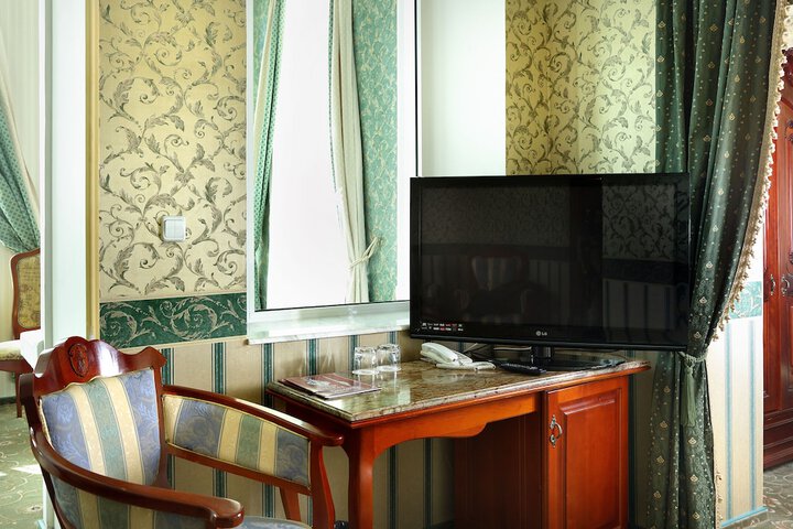 Room 16 of 62