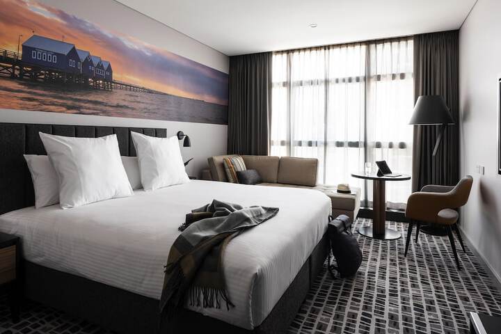Room 2 of 128