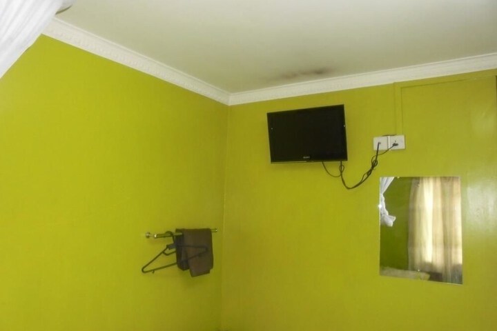 Room 18 of 24