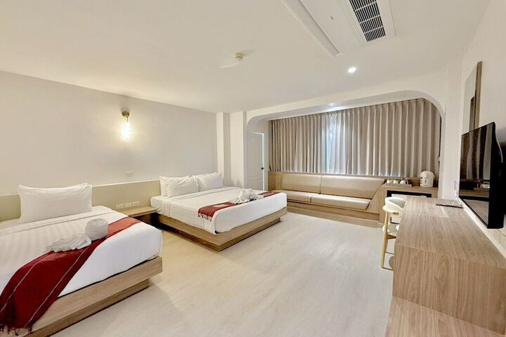 Room 53 of 183