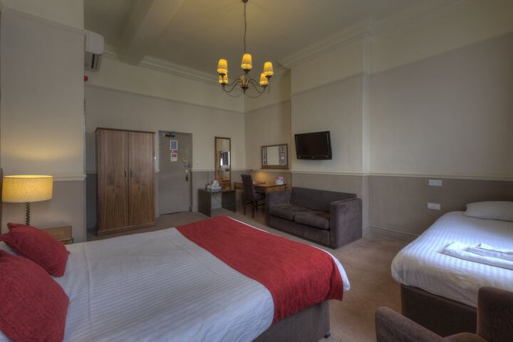 Room 4 of 37