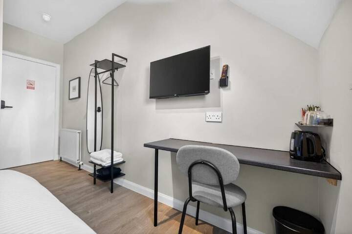 Room 9 of 38