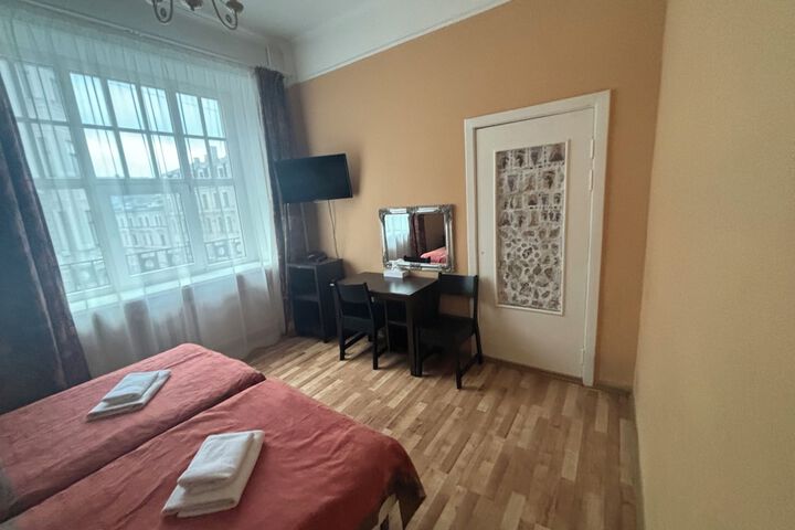 Room 192 of 272