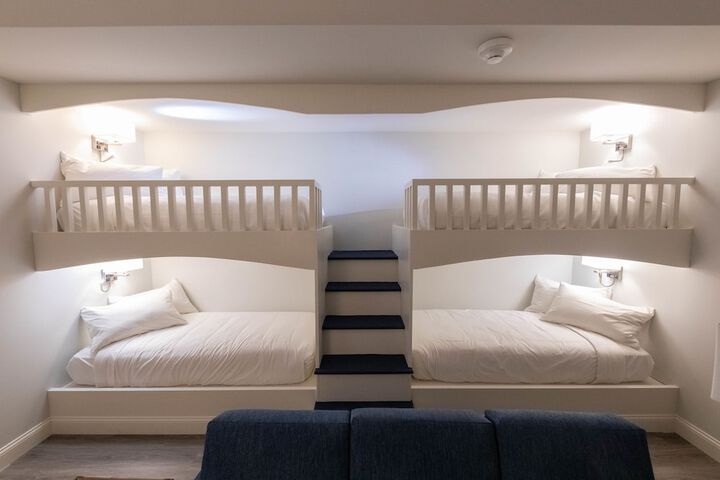Room 15 of 159