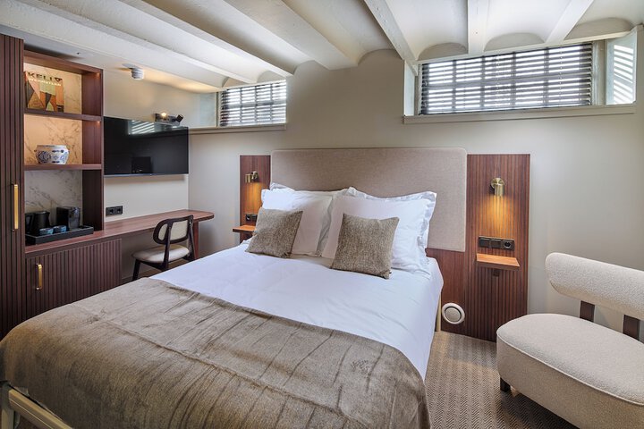 Room 4 of 34