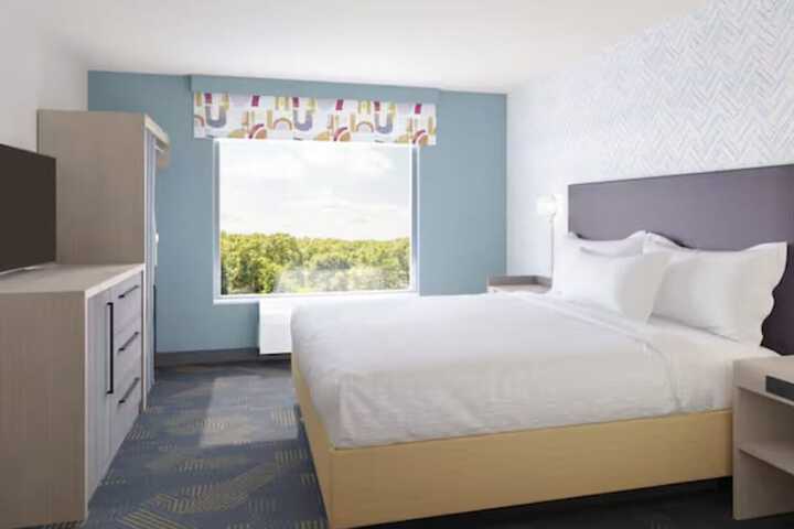 Room 4 of 23
