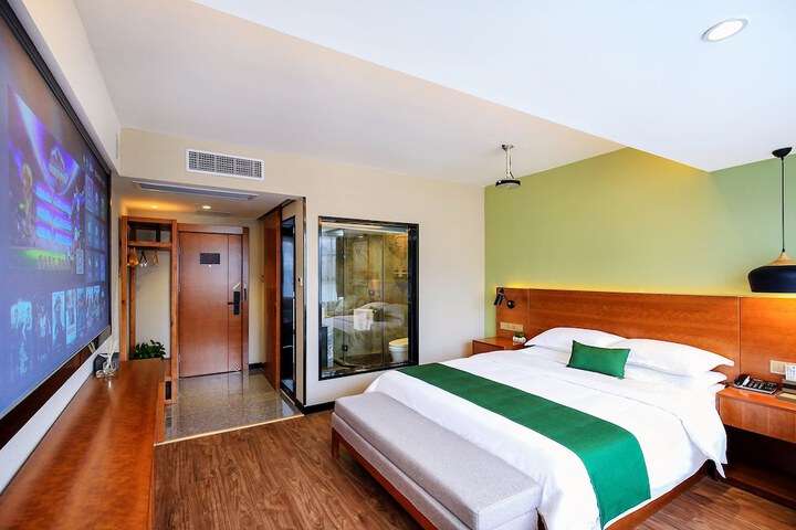 Room 26 of 46