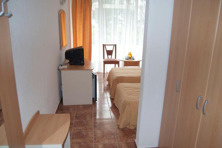 Room 16 of 29
