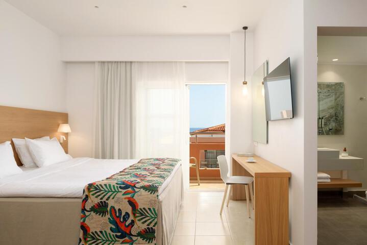 Room 35 of 152