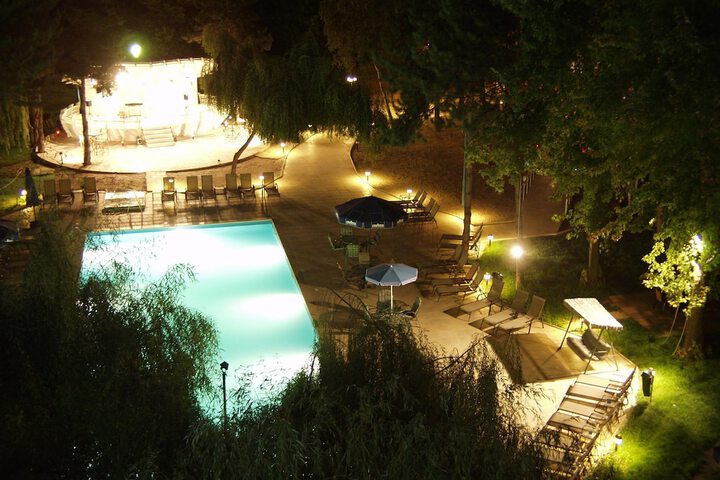 Pool 11 of 32