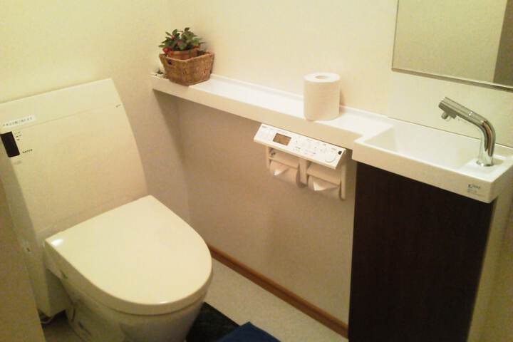 Room 11 of 33