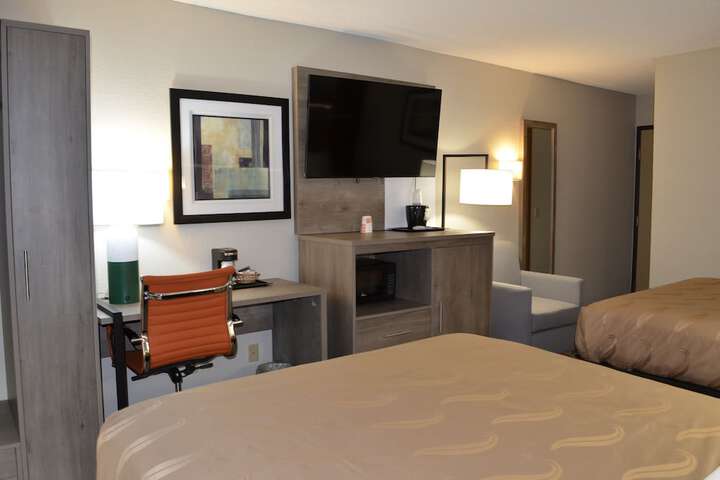 2 Queen Beds (2 of 13)
