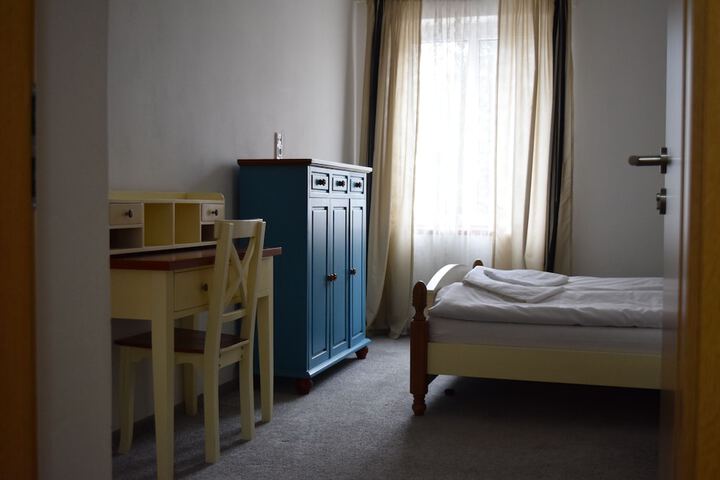 Room 10 of 90