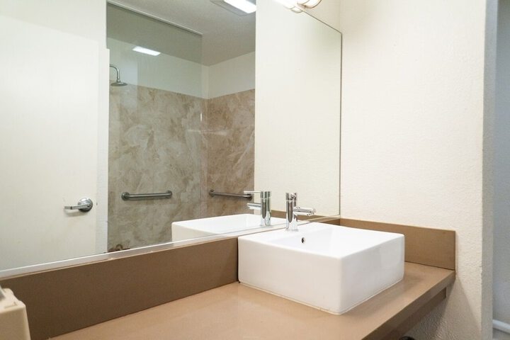 Deluxe Double Room (1 of 8)