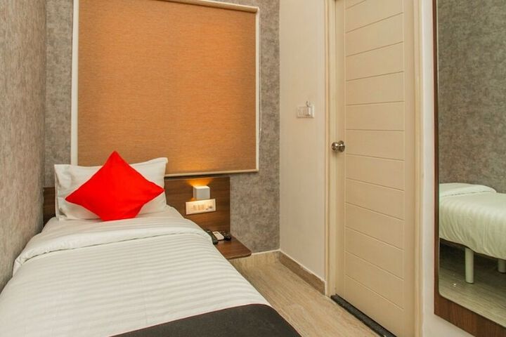 Room 13 of 27