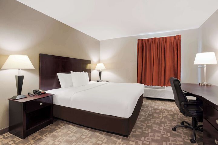 Room 11 of 30