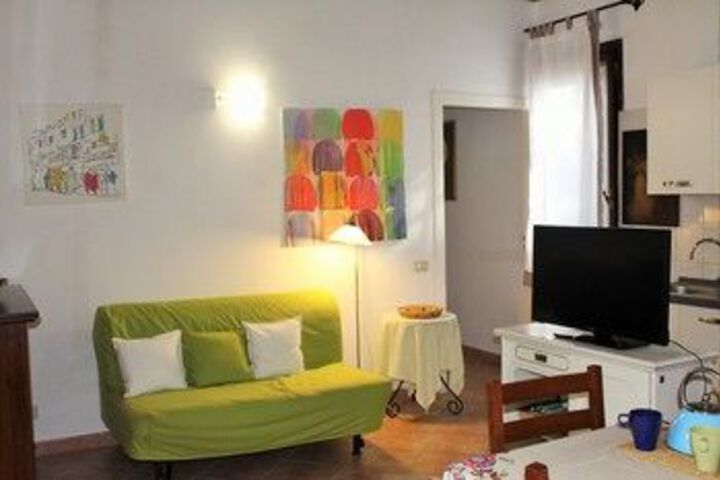 Room 10 of 14
