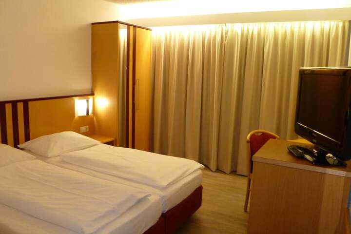 Room 14 of 45