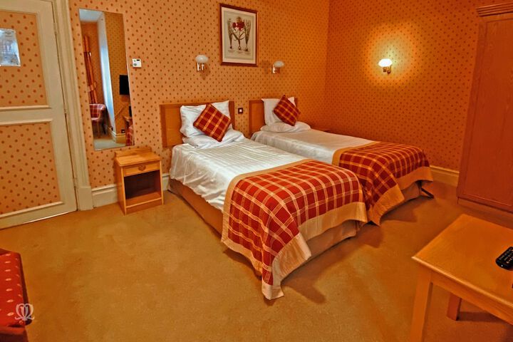 Room 11 of 24