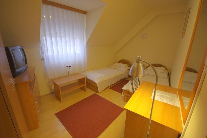 Room 7 of 70