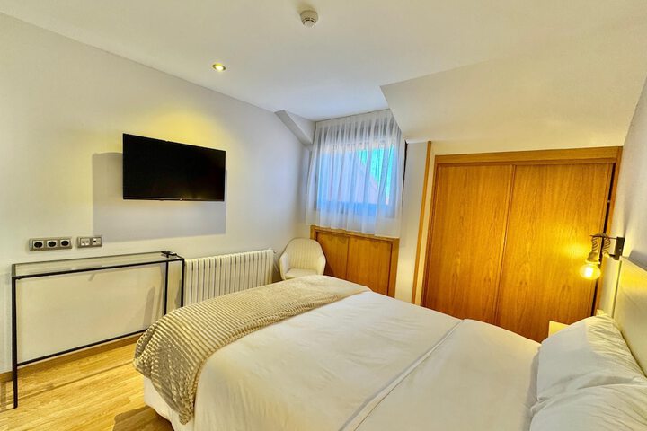 Room 34 of 80