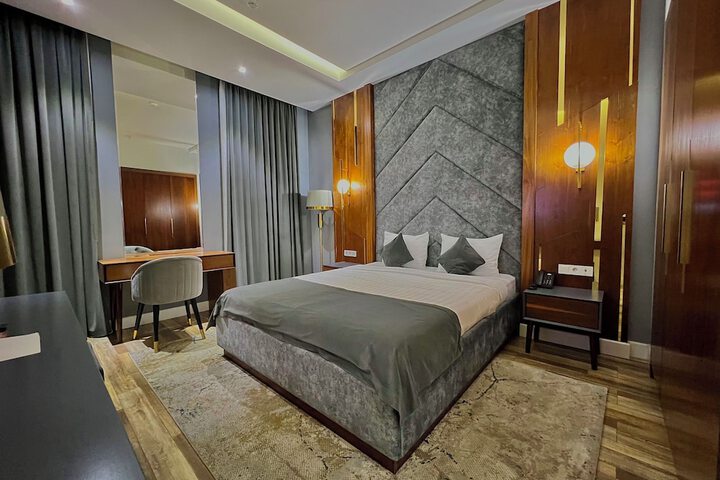 Room 14 of 38
