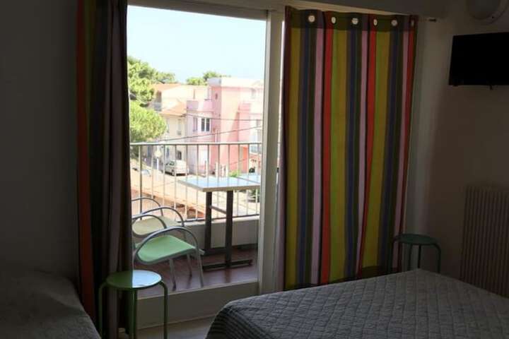 Room 3 of 25